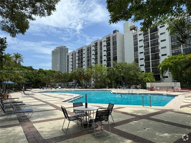 Building Photo - 16909 N Bay Rd Unit 714 Rental