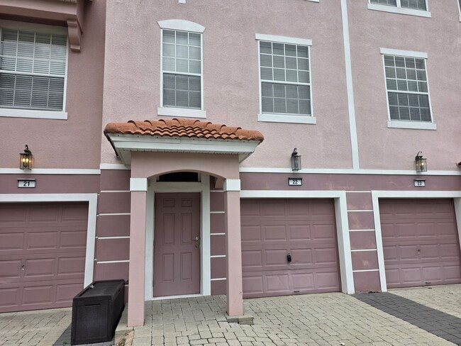 Building Photo - Three Bedroom Townhouse at Vista Cay in Orlando