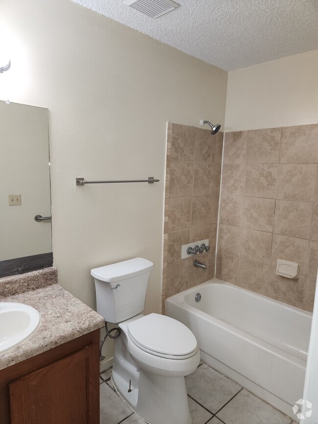 Building Photo - 684 S 72nd Ave Unit C Rental