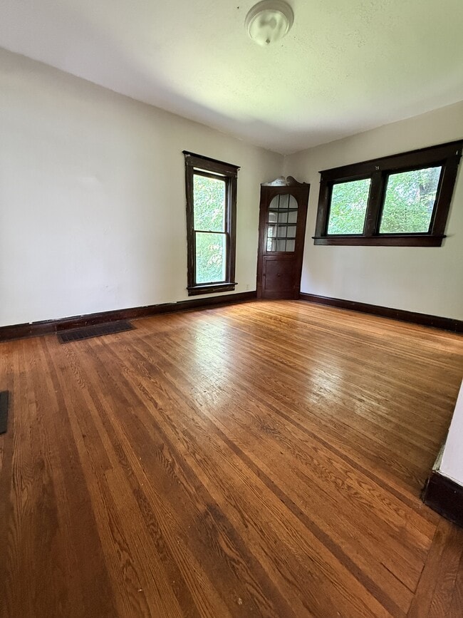 430 Elmwood Pl
