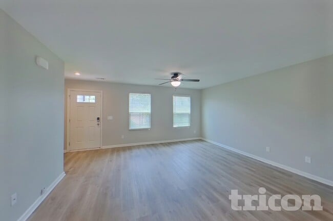 Photo - 120 Castlebrook Dr