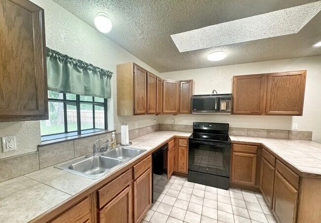 Photo - 1291 Edgewater Falls