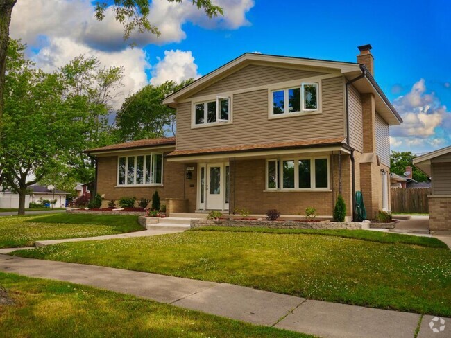 Building Photo - 10109 Kilbourn Ave Rental