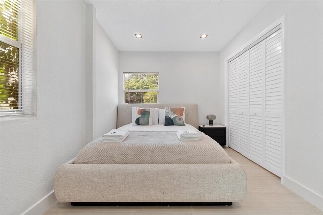 117 NE 48th St