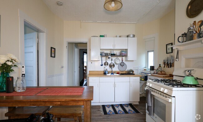 Building Photo - 40 Jefferson St Unit 3A Rental