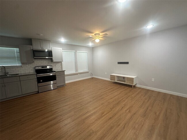 Photo - 6610 Haight St Unit B