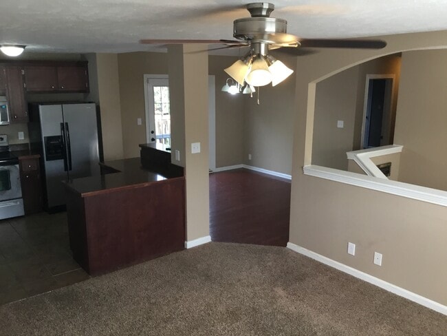 Photo - 3 Bedroom 2 1/2 Bath Pet Friendly Home For Rent!