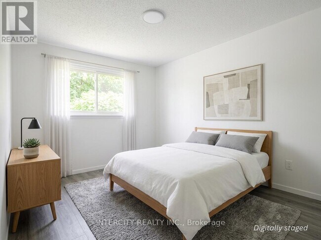 Photo - 260 Britannia Ave