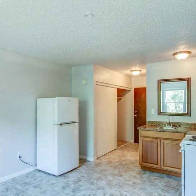 Unicorn Apartments Ferrelview, MO