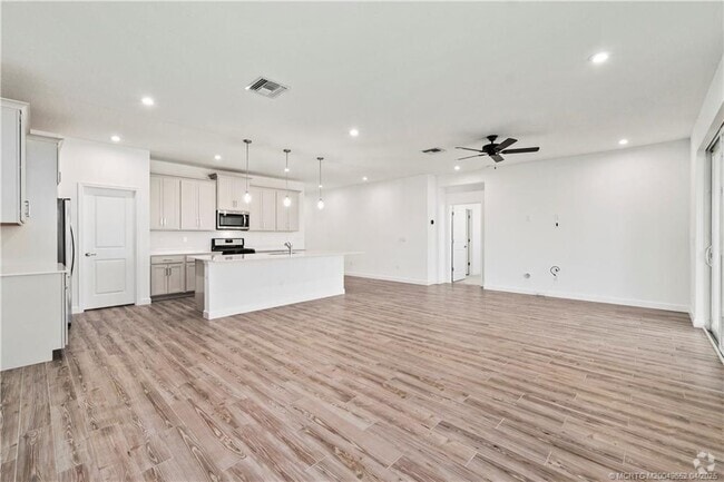 Building Photo - 14143 SW Safi Ter Rental