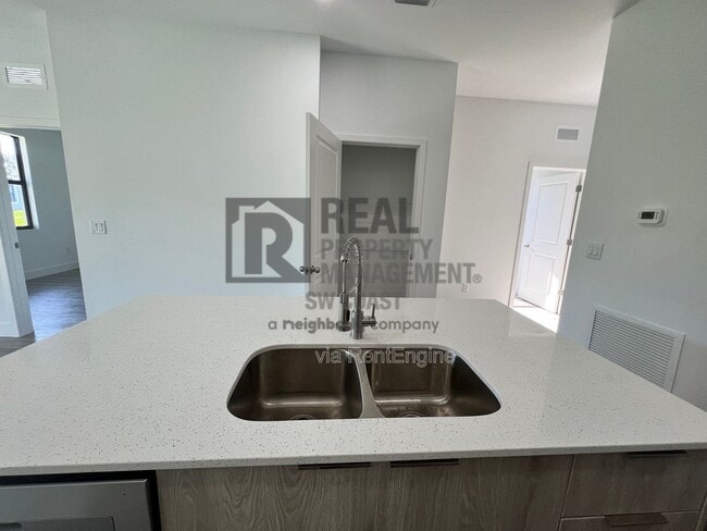 Photo - 1263 Hillcrest St E