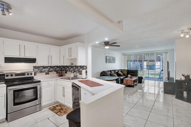 Building Photo - 1690 NE 191st St Unit 112-1