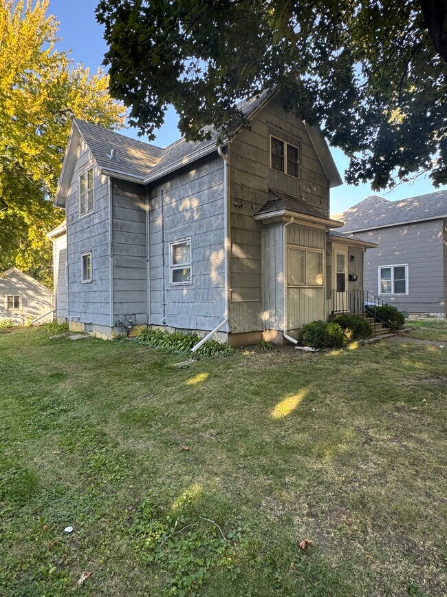 Photo - 420 W College St