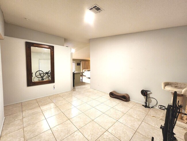 Photo - 4 bedroom, 2 bath in Ocotillo subdivision