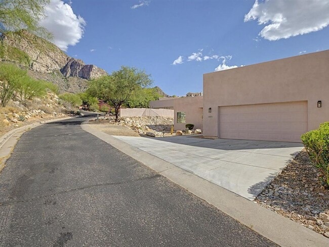 Photo - Desert Luxury Living in a Gated Community with Stunning Mountain Views!