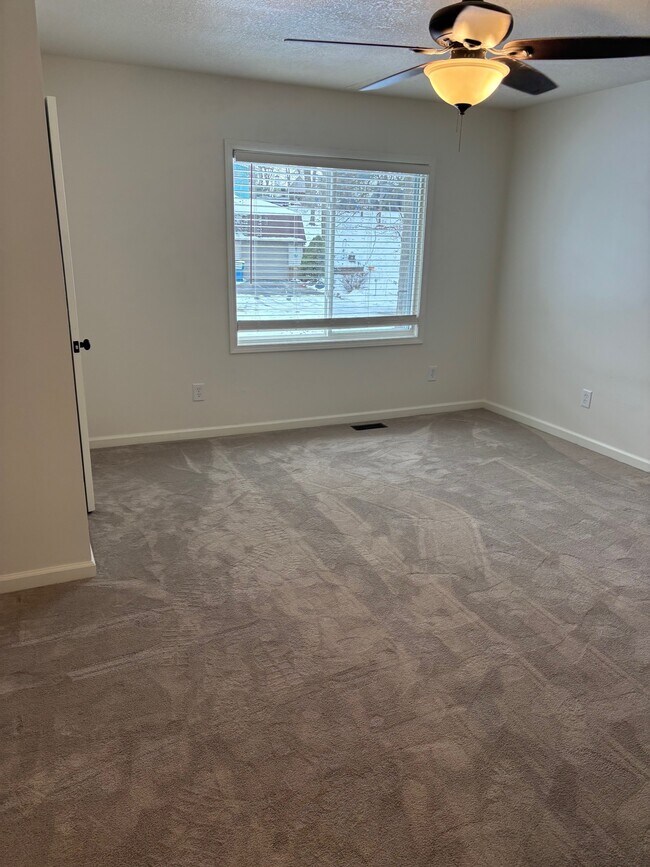 1st bedroom - 75 Lane 265 Lake James Unit #8