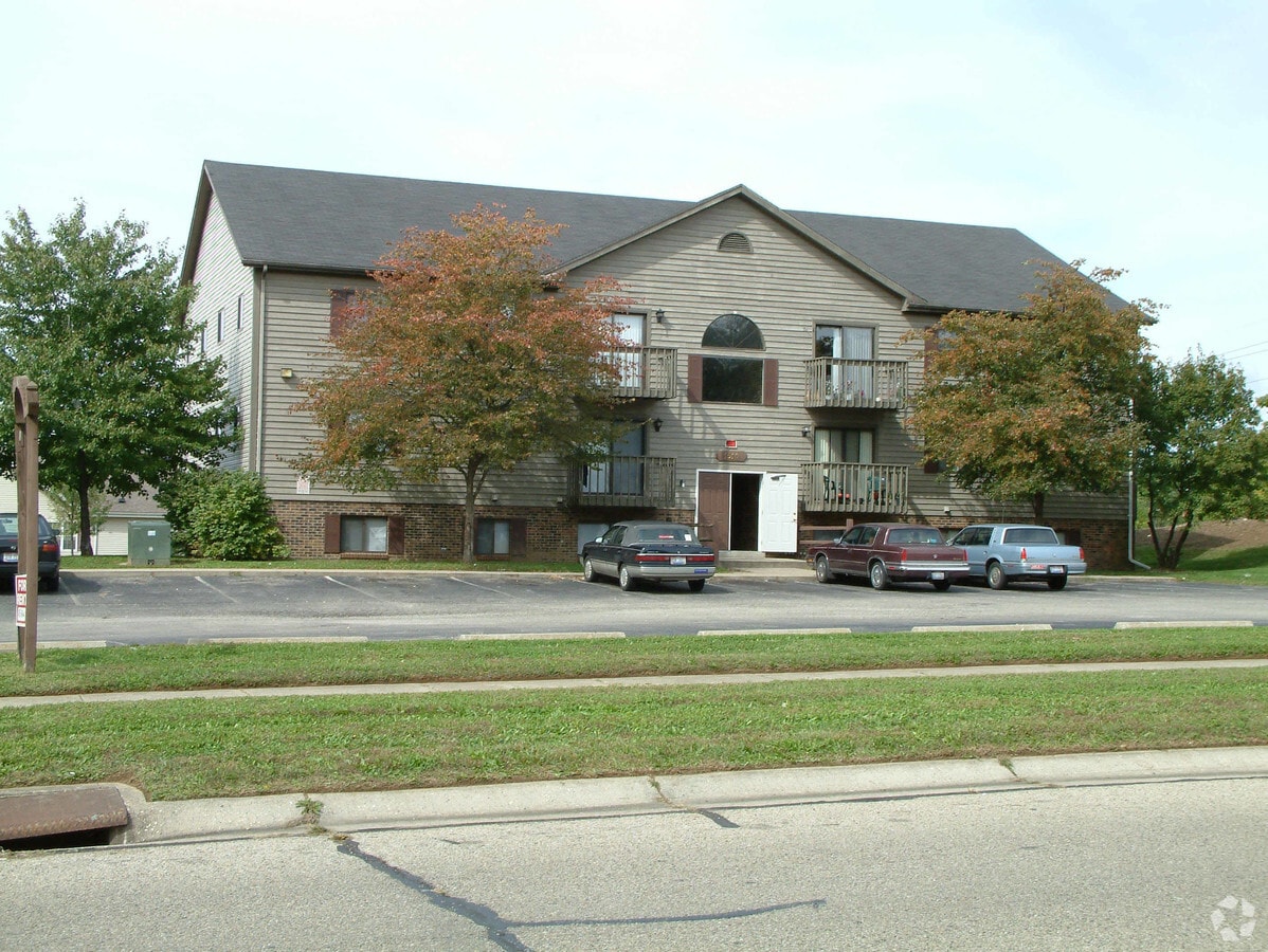 Greenbrier Apartments - Greenbrier Apartments