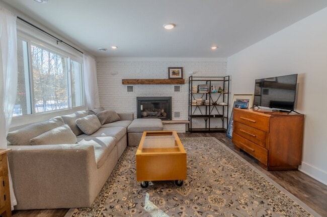 Photo - Quiet Cottage in the Trees