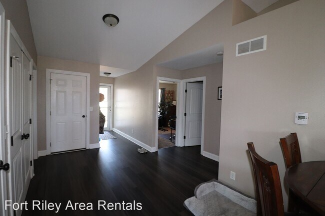 Photo - 4 br, 2 bath House - 701 W 6th St