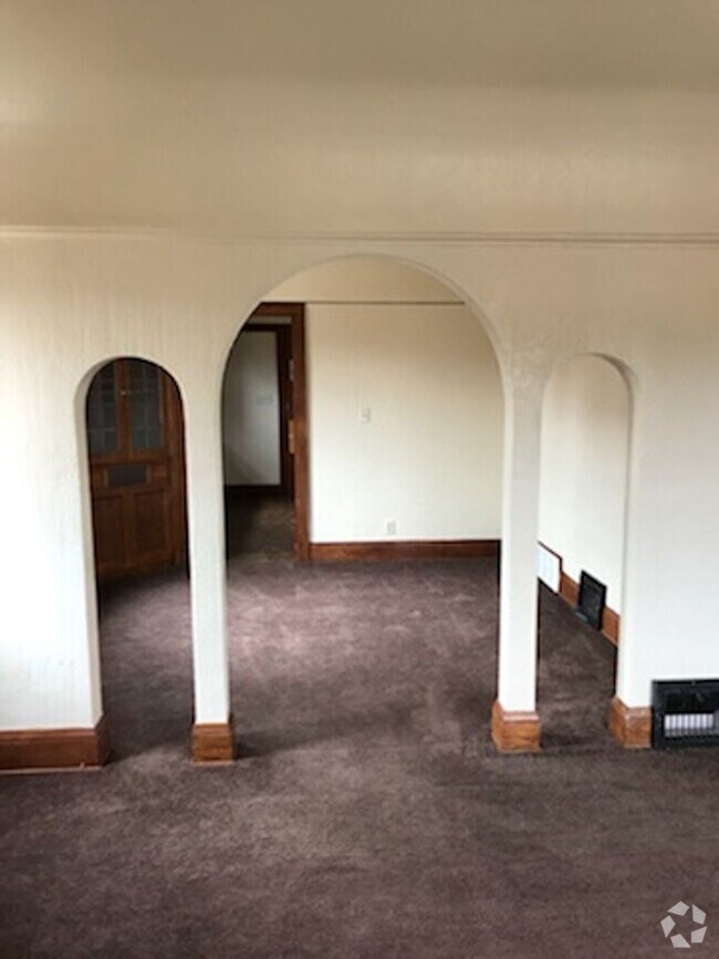 Building Photo - 4049 N Elmhurst Rd Unit 4051-Upper Rental