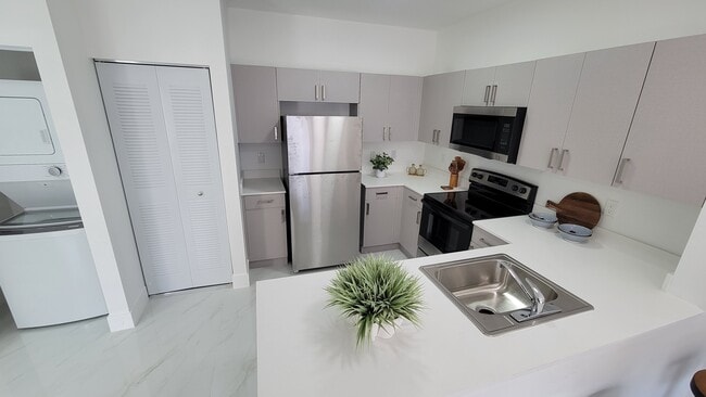 Photo - 1380 W 30th St Unit B5