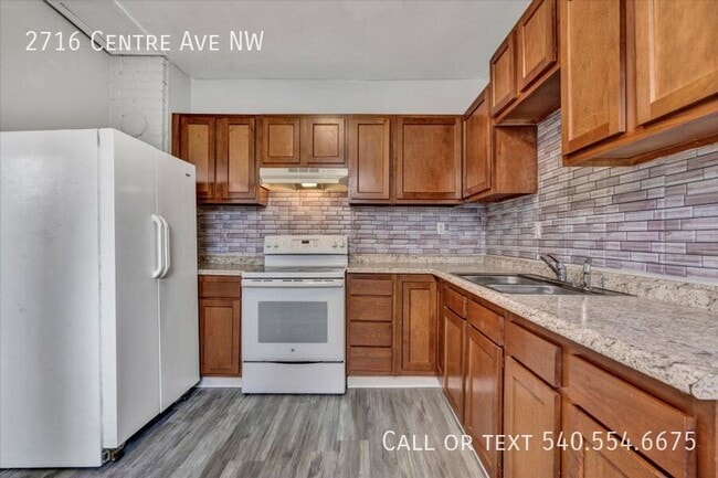 Photo - 2716 Centre Ave NW