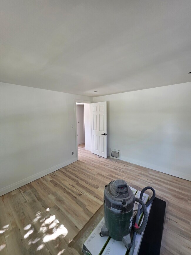 Photo - 567 Woolwich St Unit 1