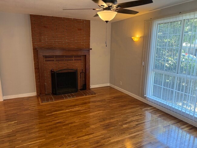 10816 Blix St Unidad Front House 10816