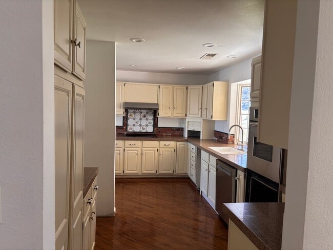 Photo - East Golden Hills, 3 bedroom with Tri-Level Deck