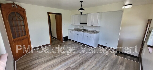 Photo - 1603 Broadway