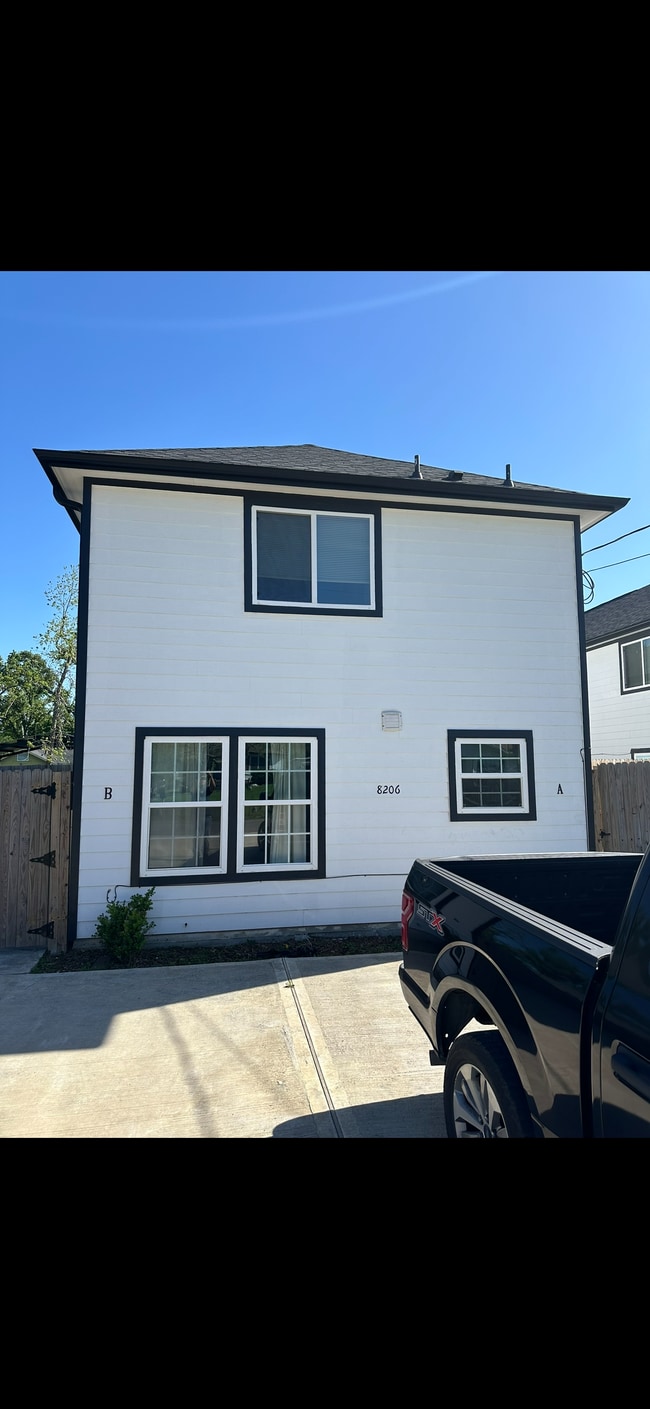 Building Photo - 8206 Furray Rd