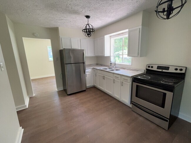 Photo - 1127 Killarney St