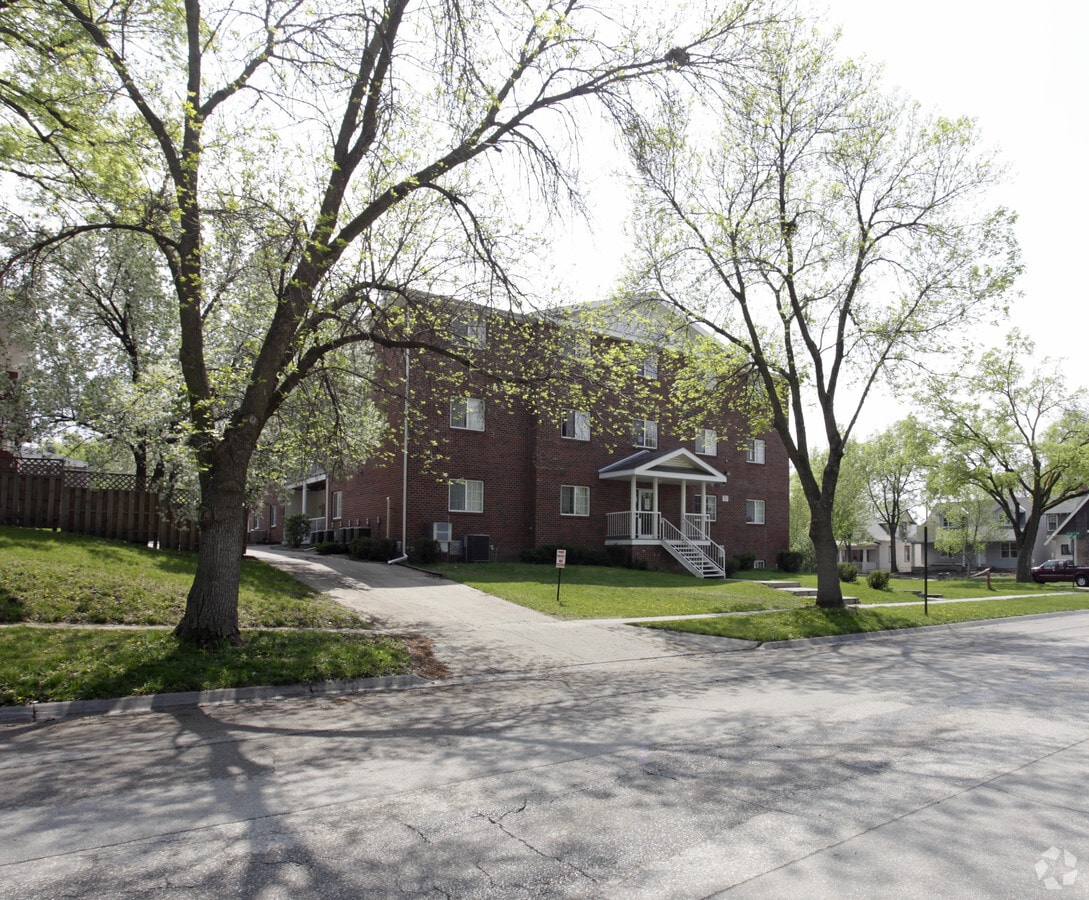 Country Meadows - Country Meadows Apartments
