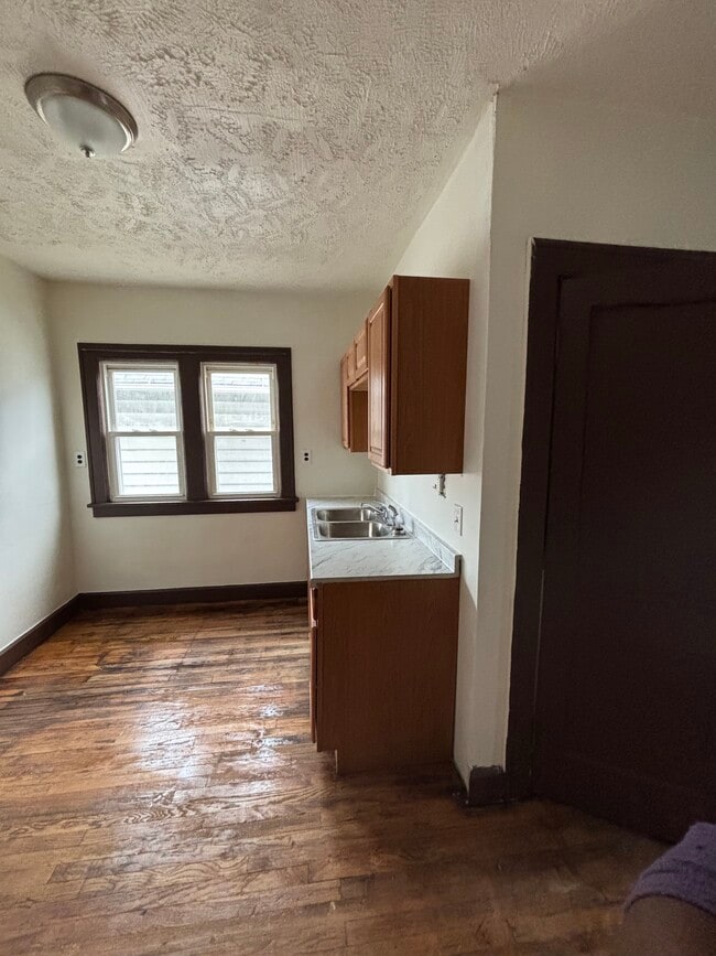 Building Photo - 3418 W 45th St Unit #2