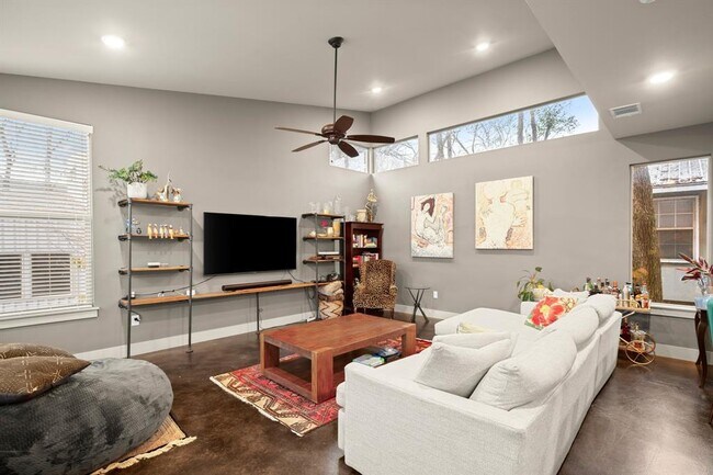 Photo - 1302 Delano St