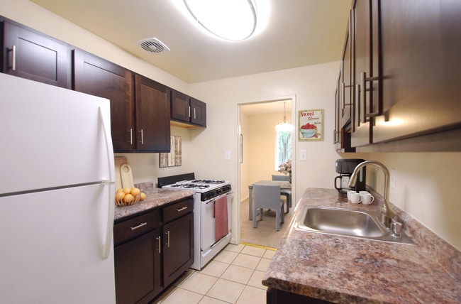 Kitchen - Dorchester Apartments