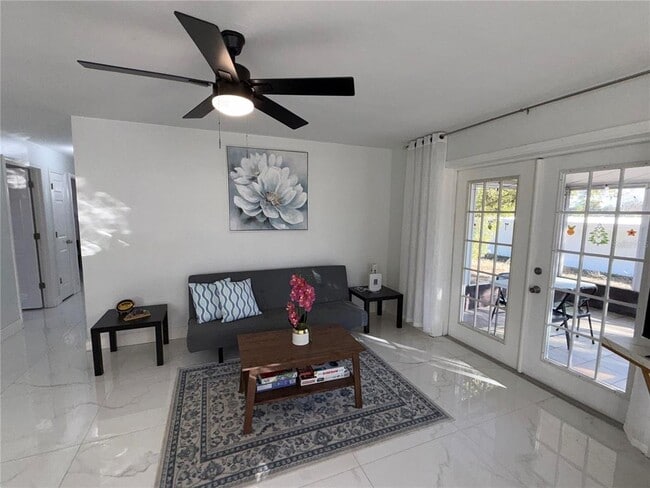 Photo - 801 North Blvd W