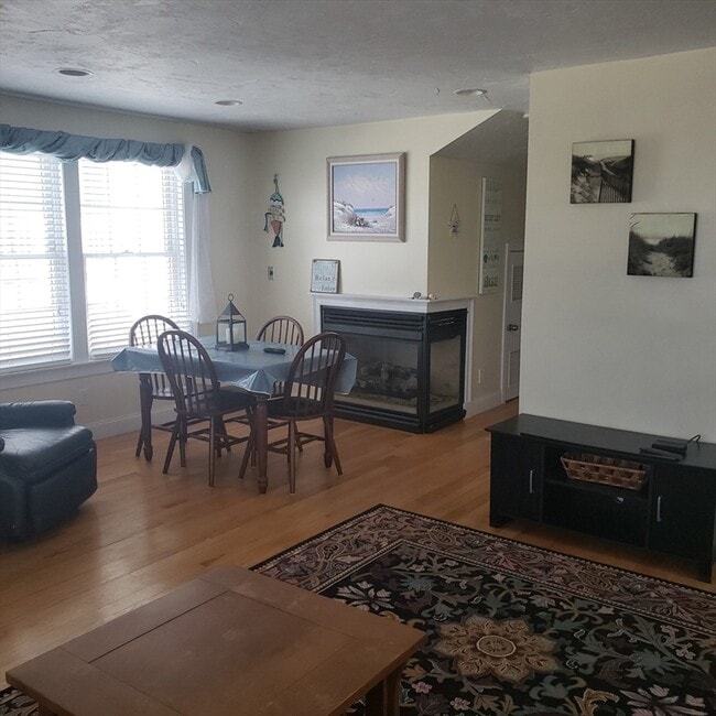 Photo - 398 B St Unit B