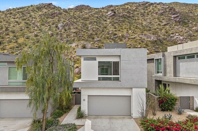 Building Photo - 1201 Surrey Ln