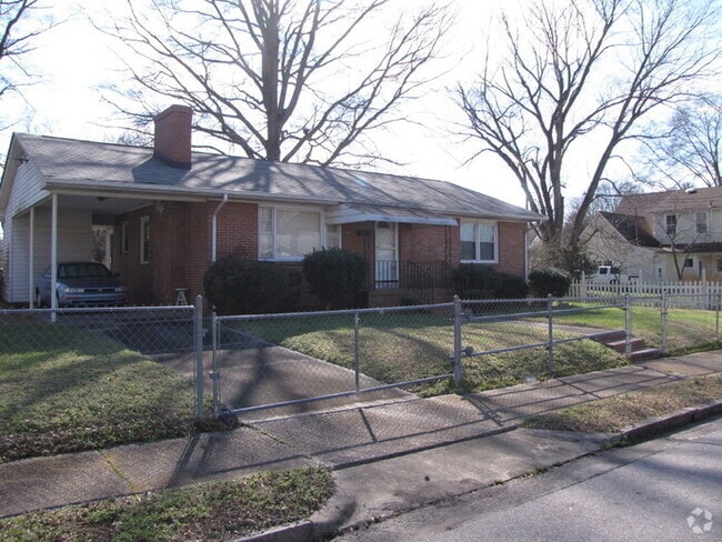 Building Photo - 2106 Hart St Rental