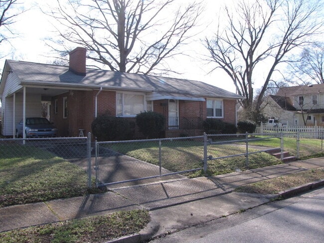 Photo - 2106 Hart St House