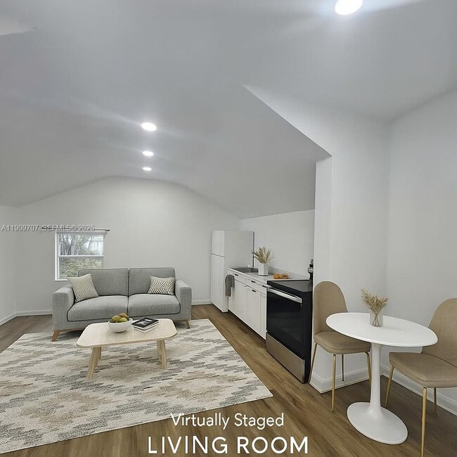 Building Photo - 1008 N 18th Ct Unit 102