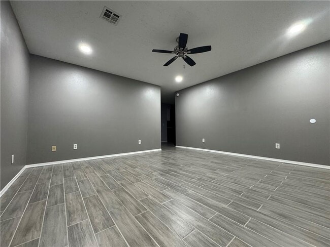 Photo - 303 Southland St