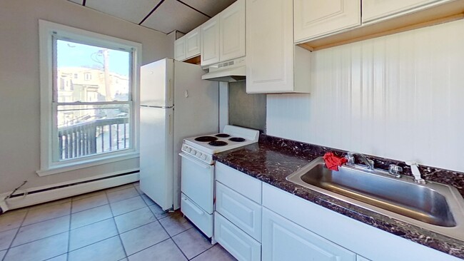 Building Photo - 16 Marion St Unit 3 Rental
