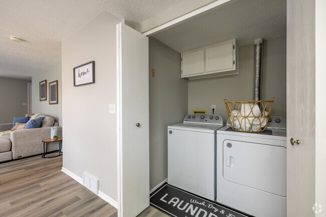 2HAB, 2BA - 1,245 ft² - Lavandería - The Hill