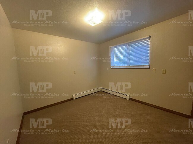 Photo - 1628 Azalea Dr