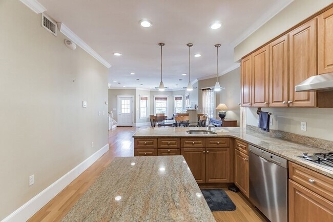 Photo - 73 Lexington Ave Unidad 2