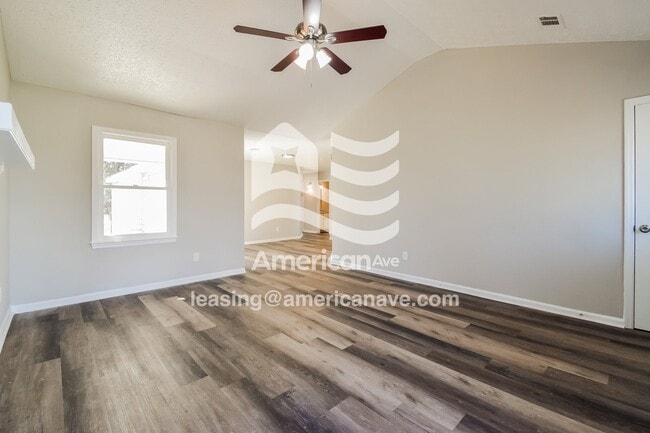 Photo - 870 Stafford Ct