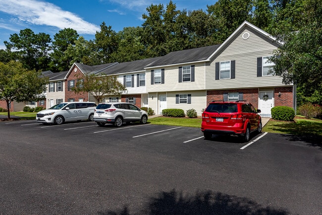 Devon Pointe Apartments and Townhomes