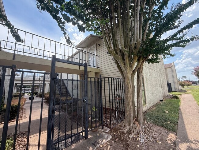 Photo - 10075 Westpark Dr Unit 9